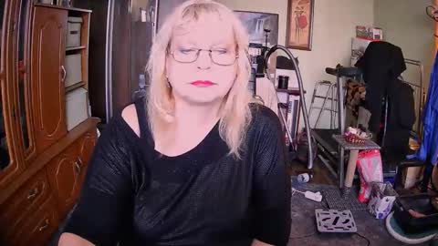 BeverlyCynia online show from 29, 9, 2025