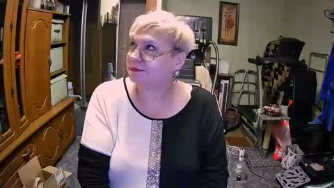 BeverlyCynia online show from 5, 10, 2025