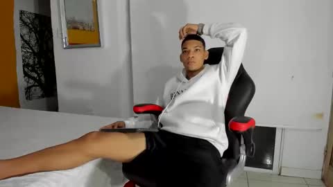 Snapshot of big_jhoonss_ chatting on 4, 10, 2025 big_jhoonss_ online show from 4, 10, 2025