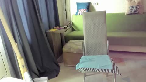 mom online show from 17, 4, 2026