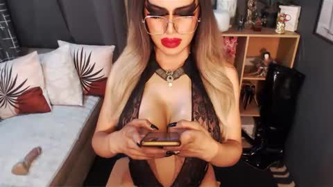 Snapshot of bigbomblhoraine chatting on 3, 3, 2025 Loraine Cruz online show from 3, 3, 2025