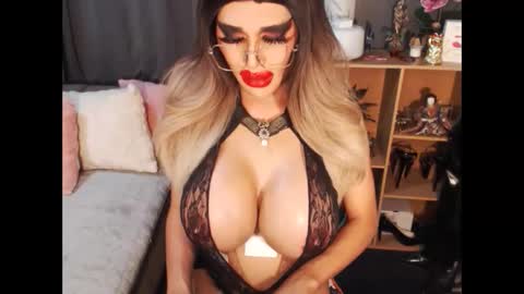 Snapshot of bigbomblhoraine chatting on 16, 9, 2025 Loraine Cruz online show from 16, 9, 2025