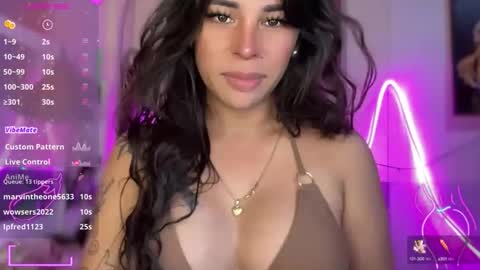 Snapshot of bigcockamanda23 chatting on 14, 10, 2025 queen amanda online show from 14, 10, 2025