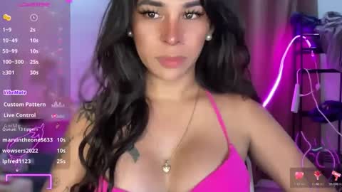 Snapshot of bigcockamanda23 chatting on 28, 10, 2025 queen amanda online show from 28, 10, 2025