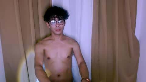 bigdickasian_gay online show from 13, 10, 2025