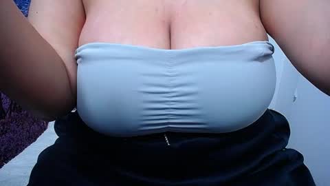Snapshot of bigg_boobs_xxx chatting on 13, 6, 2026 Sunny online show from 13, 6, 2026