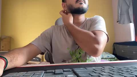 bighandsomesatisfy online show from 11, 4, 2026