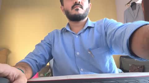 bighandsomesatisfy online show from 15, 4, 2026