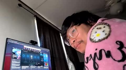 Snapshot of biglongt chatting on 20, 10, 2025 biglongt online show from 20, 10, 2025