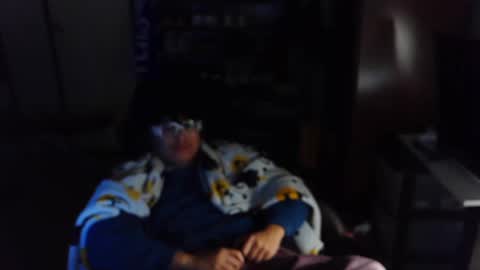 Snapshot of biglongt chatting on 12, 11, 2025 biglongt online show from 12, 11, 2025