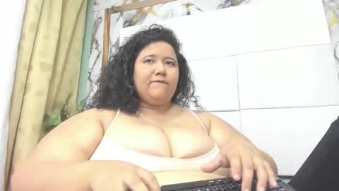 Snapshot of biglucyy chatting on 28, 4, 2026 BigLucyy online show from 28, 4, 2026