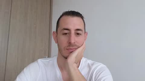 Snapshot of bigonehott chatting on 15, 10, 2025       online show from 15, 10, 2025