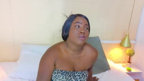 Snapshot of bigroundbooty_ chatting on 19, 2, 2026 bigroundbooty_ online show from 19, 2, 2026