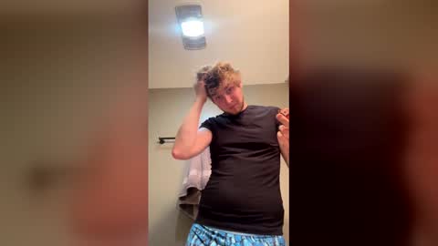 Snapshot of bigskinnyboyshh chatting on 10, 5, 2026 bigskinnyboyshh online show from 10, 5, 2026