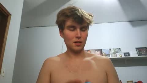 Snapshot of bigskinnyboyshh chatting on 19, 5, 2026 bigskinnyboyshh online show from 19, 5, 2026