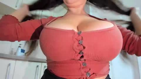 Snapshot of bigtitsmary2 chatting on 25, 9, 2025 Mary help me buy a fuck machine guys online show from 25, 9, 2025