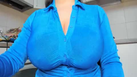 Snapshot of bigtitsmary2 chatting on 21, 3, 2026 Mary help me buy a fuck machine guys online show from 21, 3, 2026