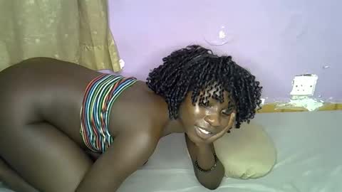 Snapshot of black_queeni chatting on 28, 11, 2025 black_queeni online show from 28, 11, 2025