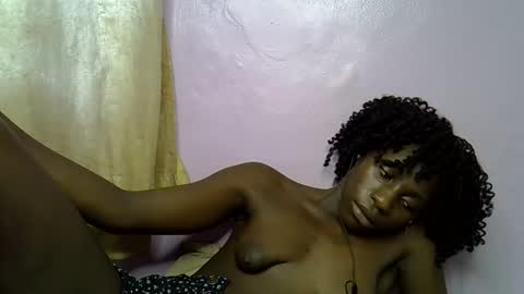 Snapshot of black_queeni chatting on 1, 12, 2025 black_queeni online show from 1, 12, 2025