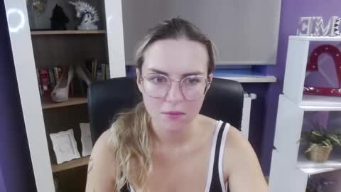 Snapshot of blackrosezoey chatting on 12, 9, 2025 Z O E Y online show from 12, 9, 2025