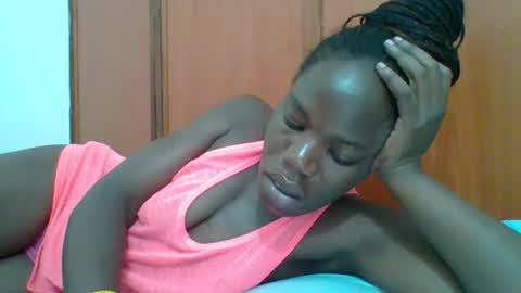 Snapshot of blacksexygal chatting on 16, 11, 2025 SARAH online show from 16, 11, 2025
