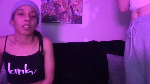 2girls1blunt online show from 30, 1, 2025