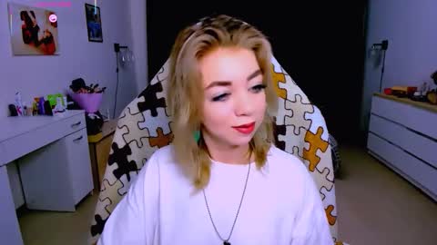 Snapshot of blinkofeyes chatting on 15, 9, 2025 Nicole online show from 15, 9, 2025