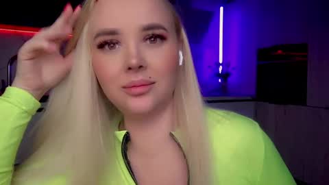 Lana online show from 4, 2, 2025