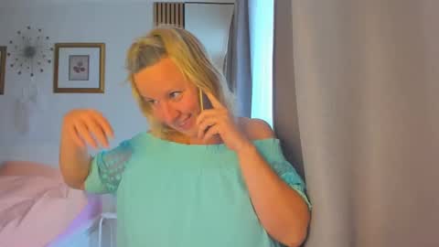Nicole online show from 29, 12, 2024
