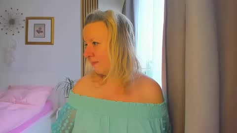 Nicole online show from 6, 1, 2025