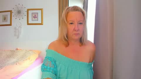 Nicole online show from 18, 2, 2025
