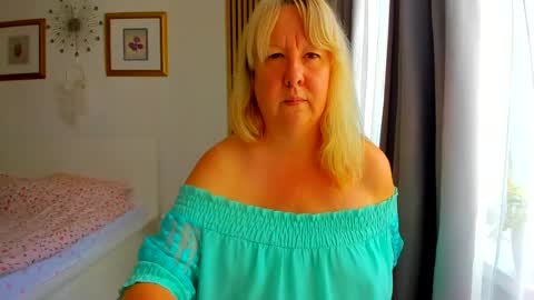 Snapshot of blonde_angel20 chatting on 7, 7, 2026 Nicole online show from 7, 7, 2026