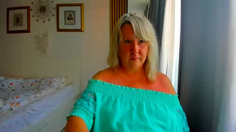 Snapshot of blonde_angel20 chatting on 17, 7, 2026 Nicole online show from 17, 7, 2026