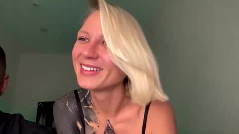 blonde_fuck_couple online show from 3, 6, 2026