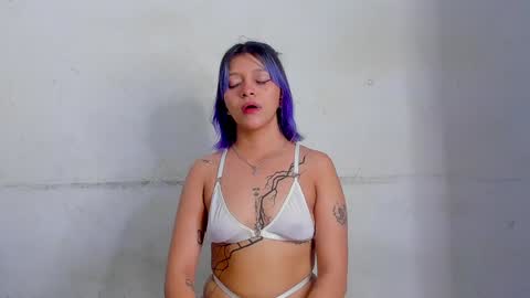 Snapshot of blondedirtygirl chatting on 24, 1, 2025 Kim mia and 3 boys ready for action online show from 24, 1, 2025