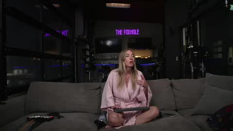 Snapshot of blondefoxsilverfox chatting on 19, 5, 2026 blondefoxsilverfox online show from 19, 5, 2026