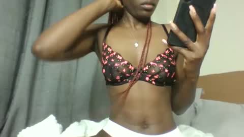 Snapshot of blondie_bebe chatting on 24, 11, 2025 Bebes online show from 24, 11, 2025