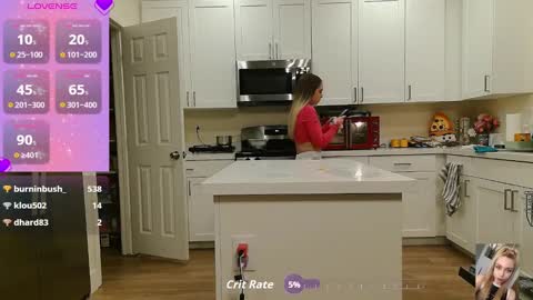 Snapshot of blondiebubblebooty chatting on 5, 10, 2025 Bubbles online show from 5, 10, 2025