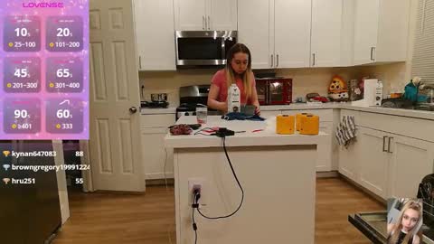 Snapshot of blondiebubblebooty chatting on 19, 10, 2025 Bubbles online show from 19, 10, 2025