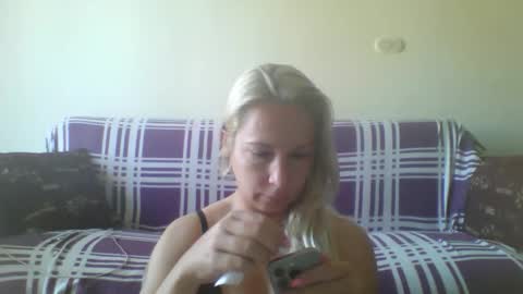 Snapshot of blondiepam23 chatting on 15, 3, 2026 BlondiePam online show from 15, 3, 2026