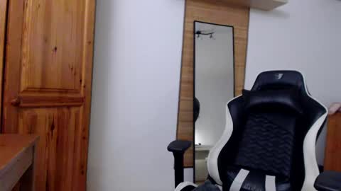 Snapshot of blondyelena chatting on 6, 3, 2025 blondyelena online show from 6, 3, 2025