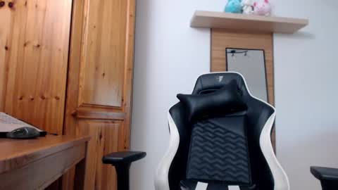Snapshot of blondyelena chatting on 1, 10, 2025 blondyelena online show from 1, 10, 2025