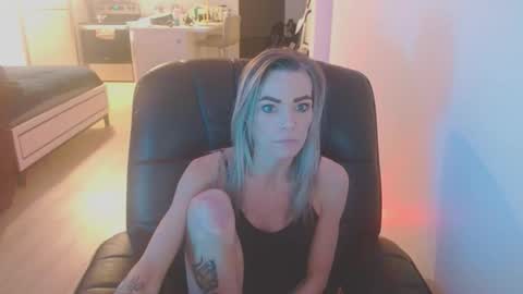 blue eyed foxxxx online show from 3, 3, 2026