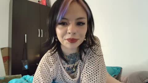 Snapshot of blue_tatuu1 chatting on 18, 12, 2024 Alice bleu for friends online show from 18, 12, 2024