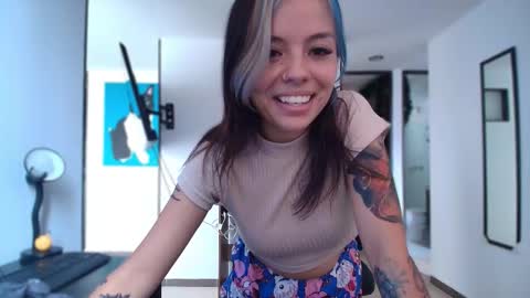 Snapshot of blue_tatuu1 chatting on 27, 11, 2025 Alice bleu for friends online show from 27, 11, 2025