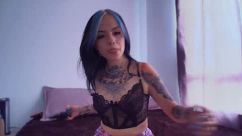 Snapshot of blue_tatuu1 chatting on 21, 12, 2025 Alice bleu for friends online show from 21, 12, 2025