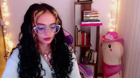 Im Abril .. Nice to meet you  thumb up me please its important  INDEPENDENT MODEL online show from 21, 10, 2025