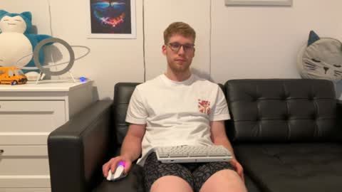 Snapshot of blueeyedtallguy chatting on 17, 12, 2024 blueeyedtallguy online show from 17, 12, 2024