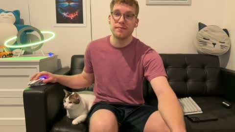 Snapshot of blueeyedtallguy chatting on 19, 12, 2024 blueeyedtallguy online show from 19, 12, 2024