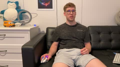 Snapshot of blueeyedtallguy chatting on 24, 12, 2024 blueeyedtallguy online show from 24, 12, 2024